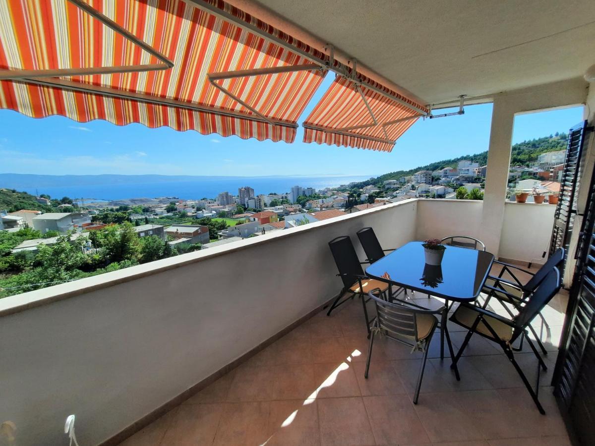 Lovely 3-Bedroom Apartment With Breathtaking View Dugi Rat Esterno foto